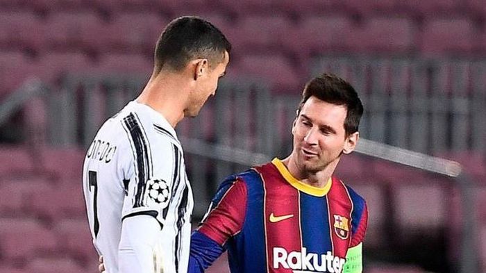 Messi đá hỏng penalty, nắm tay Ronaldo rời Champion League